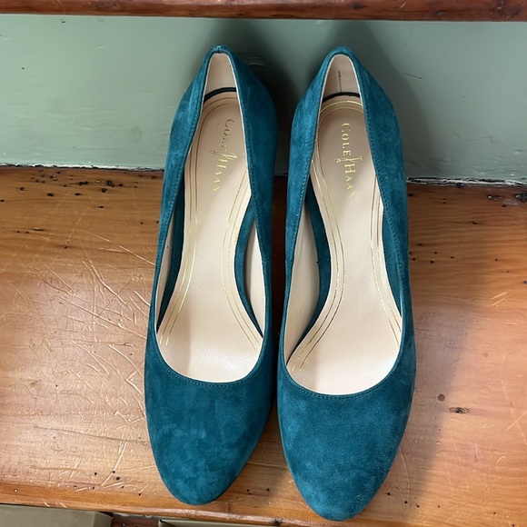 Cole Haan Chelsea Pump - Picture 3 of 7